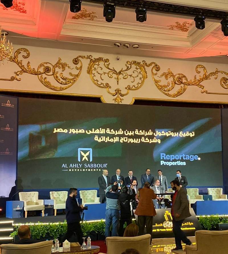 جانب_من_حفل_التوقيع_2104040305195238