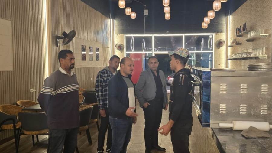 جولة ليلية موسعة لمساعد نائب رئيس الهيئة لمتابعة المشروعات القومية بمدينة العلمين الجديدة