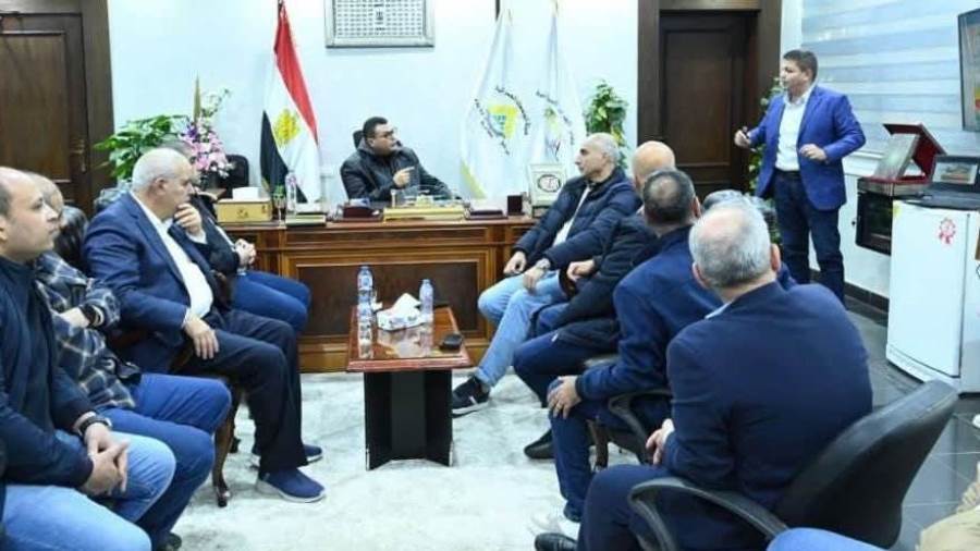 «الشربيني» يعقد اجتماعا لمتابعة مشروعات القرى السياحية  ويوجه بتكثيف العمالة