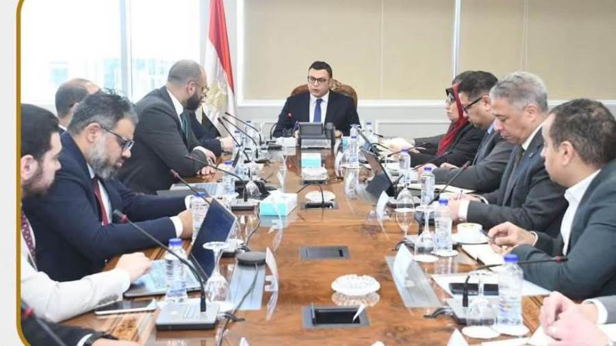 وزير الإسكان يتابع خطوات تدشين منصة تصدير العقار