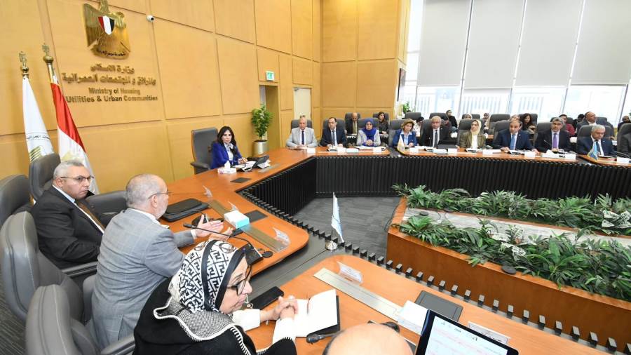 «المنشاوي» تتابع مشروع «حدائق تلال الفسطاط» و تشدد على ضرورة الالتزام بالبرامج الزمنية