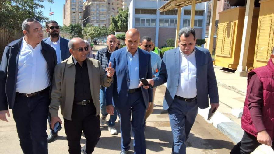 نائب «الإسكان» للمرافق يتفقد مشروعات مياه الشرب بالفيوم