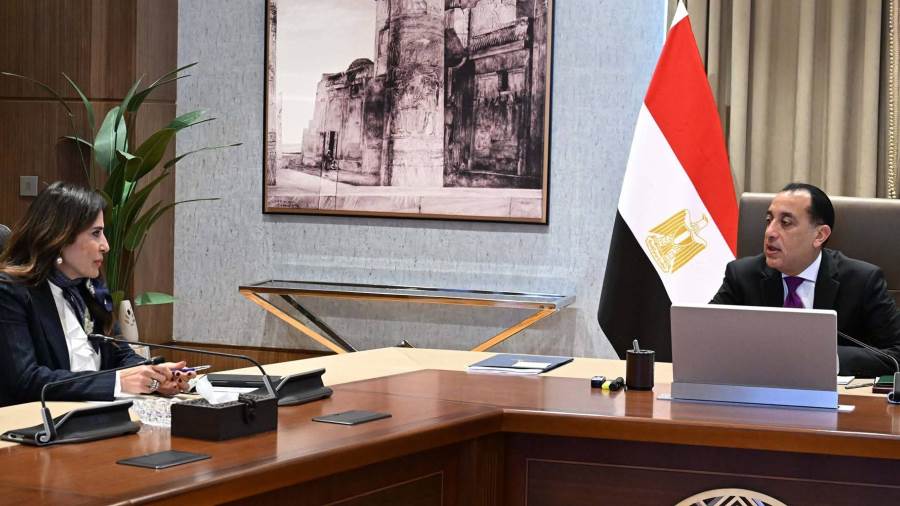 رئيس الوزراء يتابع تنفيذ «سكن كل المصريين»..  و«المنشاوى»:الانتهاء من 789 ألف وحدة و215 ألفًا جارٍ تنفيذها