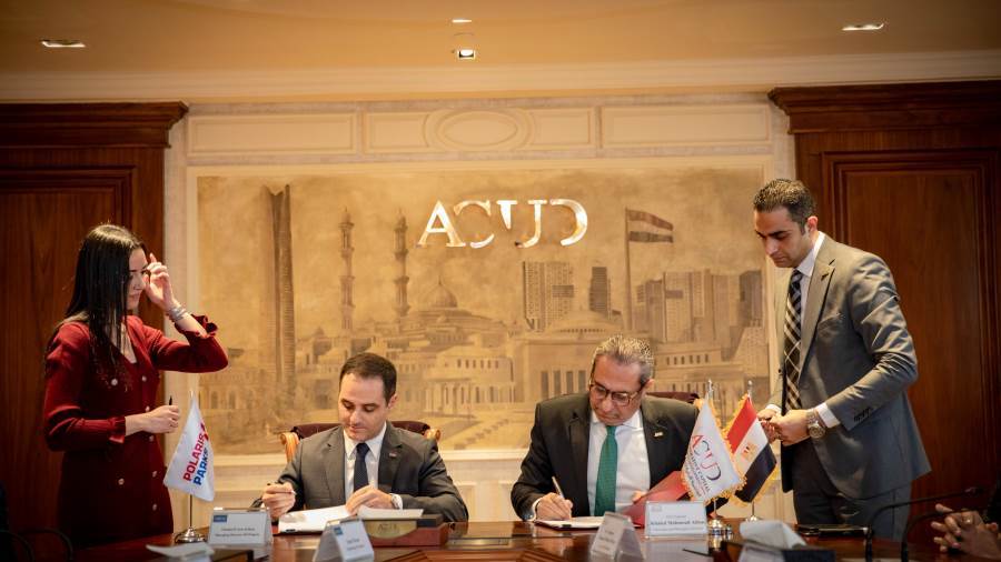 باستثمارات  120 مليون دولار .. «العاصمة الإدارية» و «بولاريس باركس» توقعان عقد تطوير مجمع صناعي 