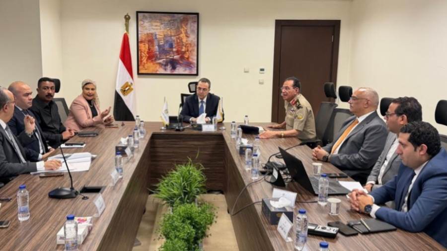 «الإسكان» و«القومي للإعلانات» يبحثان تنظيم الإعلانات على الطرق وإطلاق منصة موحدة للتراخيص