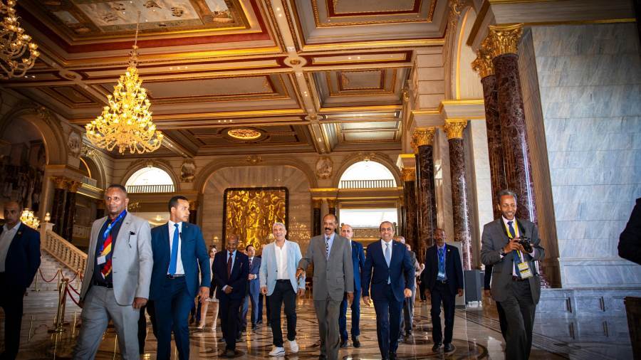 الرئيس الإريتري يشيد بالعاصمة الجديدة:نموذج ملهم للتنمية العمرانية