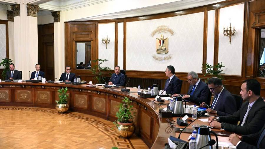 بعد نجاح التجربة في بورسعيد.. رئيس الوزراء يتابع خطوات تعميم الكارت الموحد