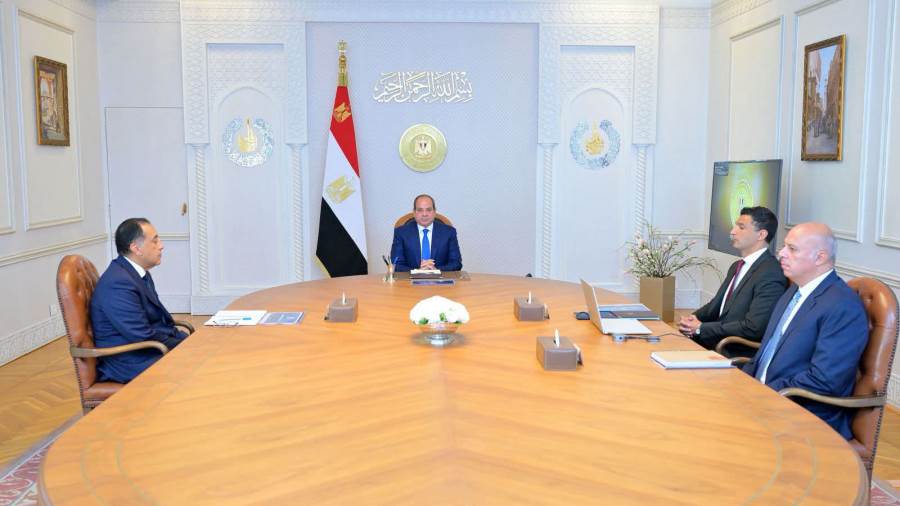 السيسي يوجه بجدول زمني لتنفيذ الاستراتيجية الصناعية وتوطين صناعة السيارات وتعزيز التصنيع المحلي