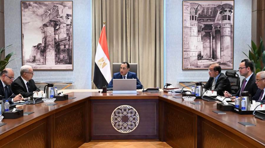 الحكومة تستعد لقيد 10 شركات جديدة بالبورصة ضمن برنامج الطروحات