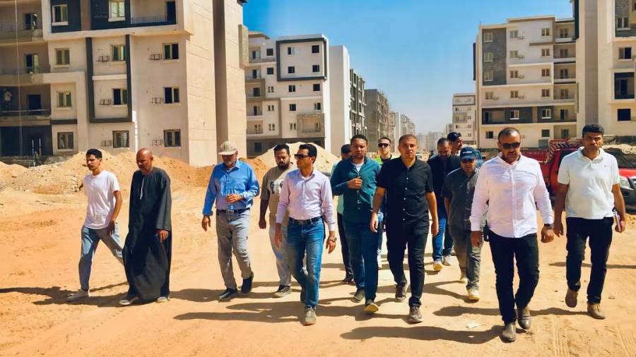 رئيس جهاز حدائق العاصمة يتابع الطرق والمرافق تمهيدًا لاستكمال تسليم 4704 وحدة سكنية
