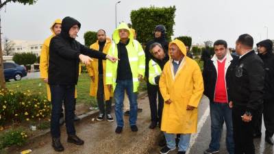 وزير الإسكان يتابع سحب مياه الأمطار من مدينة القاهرة الجديدة