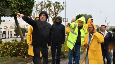 عبد المطلب عمارة: أكثر من ١٥٠٠ عامل و٦٠٠ معدة لسحب مياه الأمطار 