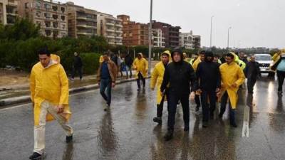 خالد عباس يوبخ مسؤول كهرباء القناة بسبب مدينة الشروق