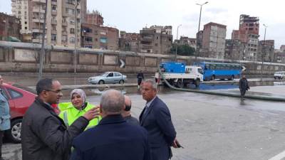 نائب وزير الإسكان يتابع أعمال سحب مياه الأمطار بالقاهرة الكبرى