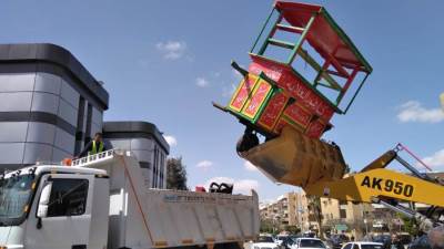 بالصور.. بالقوة الجبرية تنفيذ قرار إغلاق المحلات والمولات بالمدن الجديدة