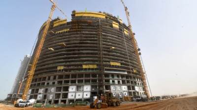 وزير الإسكان يتفقد منطقة الأبراج الشاطئية بمدينة العلمين الجديدة 