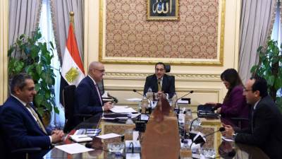 رئيس الوزراء يشدد على شركات المقاولات العمل بكامل طاقتها