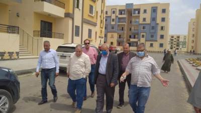 بهجات يتفقد مشروعى الإسكان الاجتماعى وسوق الجملة بمدينة السادات