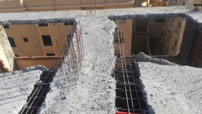 إزالة دور مخالف بالمنطقة التاسعة عمارات بمدينة الشروق