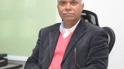 مساعد نائب رئيس «المجتمعات العمرانية» يتفقد سير الأعمال بالمرحلة الأولى بمشروع «ممشى أهل مصر»