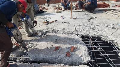 إزالة فورية لمخالفة بناء وحدة سكنية بالحي الثالث بمدينة دمياط الجديدة