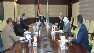 وزير الإسكان يتابع مشروع تنمية الساحل الشمالي الغربى