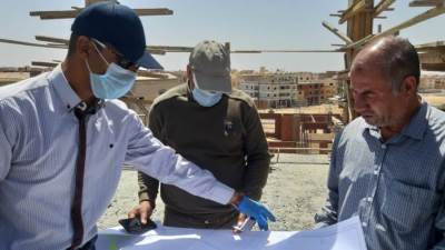 حملة إزالة مكبره للتفتيش على المجمعات التجارية بمدينة الشروق (صور)