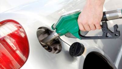 البرلمان يوافق علي طلب الحكومة بفرض رسوم تنمية علي  البنزين والسولار