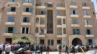 جهاز القاهرة الجديدة يسترد 50 وحدة سكنية متعدى عليها (صور) 