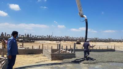 بالصور.. صب أساسات جامعة المنصورة الدولية بمدينة المنصورة الجديدة