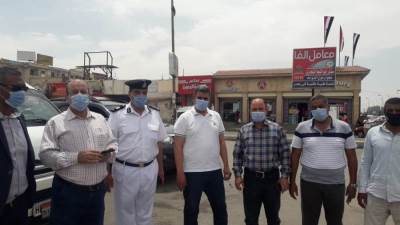 رئيس جهاز العاشر من رمضان يتفقد مواقف سيارات الأجرة 