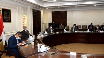 وزير الإسكان يتابع الموقف التنفيذي لمشروع تطوير سور مجرى العيون