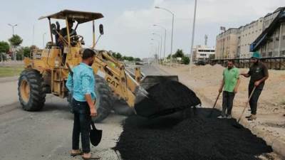 رئيس جهاز العاشر من رمضان يكلف برفع كفاءة الطرق في المدينة