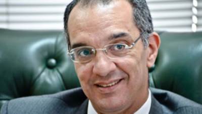 وزير الاتصالات يعلن القواعد الجديدة لانتقال عملاء المحمول بين الشبكات بنفس الرقم