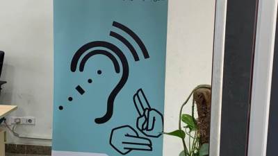 «التعمير والإسكان» يواصل خدمة التعامل بلغة الإشارة في فرع جسر السويس