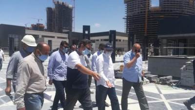 مساعد نائب وزير الإسكان يطالب بالالتزام بالبرنامج الزمني لمشروعات العلمين