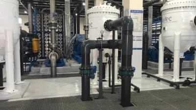 بالصور.. تشغيل أول محطة تحلية لمياه البحر بمدينة الضبعة 