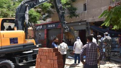 بالصور.. «القاهرة الجديدة» يسترد 18 وحدة حولها أصحابها لـ40 محلا تجاريا