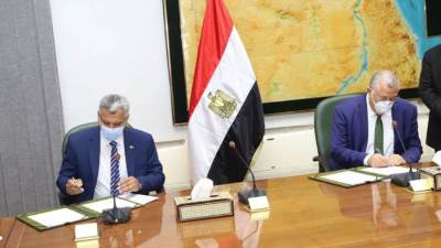وزير الزراعة يوقع بروتوكول تعاون لإقامة مشروعات تنموية بمحافظات الصعيد