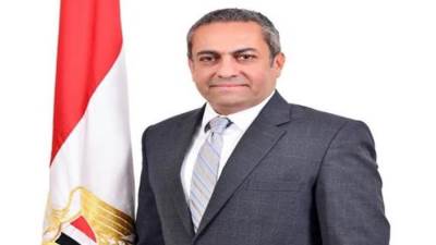 خالد عباس: تعظيم الاستفادة من المناطق المحيطة بمحاور الطرق بـ6 أكتوبر