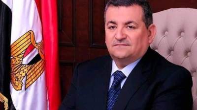 عزل وزير الإعلام أسامة هيكل بسبب كورونا