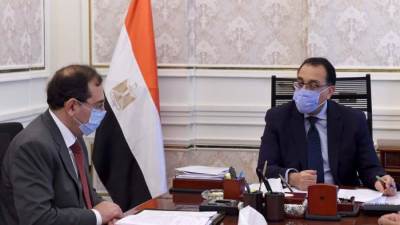 رئيس الوزراء يطالب بزيادة مخزون المنتجات البترولية للاستفادة من انخفاض السعر