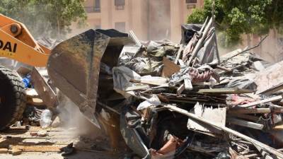 بالصور.. جهاز «القاهرة الجديدة» يزيل 100 عشة عشوائية بالتجمع الثالث