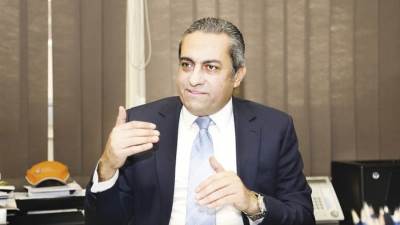 نائب وزير الإسكان للمشروعات القومية يتفقد مدينة العلمين الجديدة