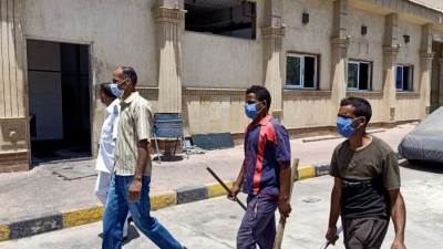 لجنة من جهاز دمياط الجديدة لفحص صرف المصانع بيئياً