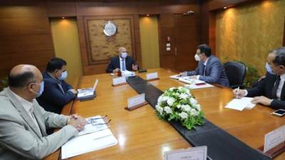 وزير النقل يوجه بسرعة شراء 6 قطارات نوم لاستيعاب الزيادة الوافدة إلى مصر