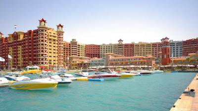 خوفًا من تحول مارينا لبؤرة «كورونا».. بلاغات ضد «القرى السياحية» وشركة التعمير