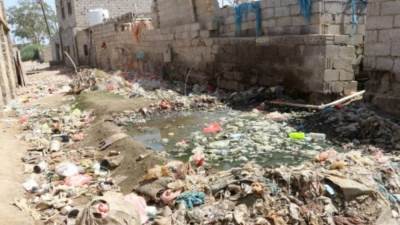 الصرف الصحي يغرق شوارع "كفر غرين" بالبحيرة