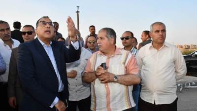 مدبولى يتفقد أعمال تطوير طريق الواحات بمدينة 6 أكتوبر