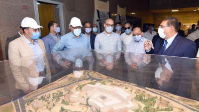 رئيس الوزراء يتجول بمتحف النوبة: الدولة حريصة على رعاية الأماكن الأثرية